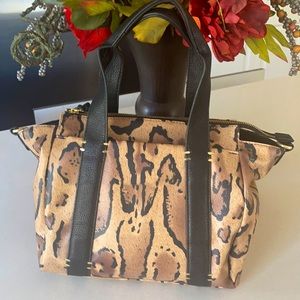 NWOT Soul/Society  Animal Print Handbag 2 side snap pockets Zip interior pocket